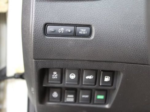 Used 2020 Nissan Rogue SL AWD/4WD image 16