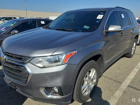 Used 2021 Chevrolet Traverse LT image 1