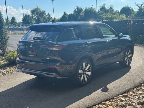 New 2025 Mitsubishi Outlander SE image 5