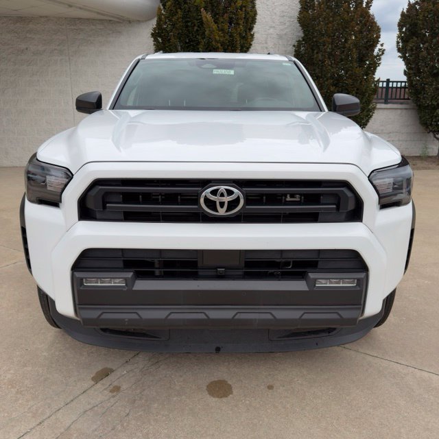 Used 2025 Toyota 4Runner SR5 AWD/4WD image 9