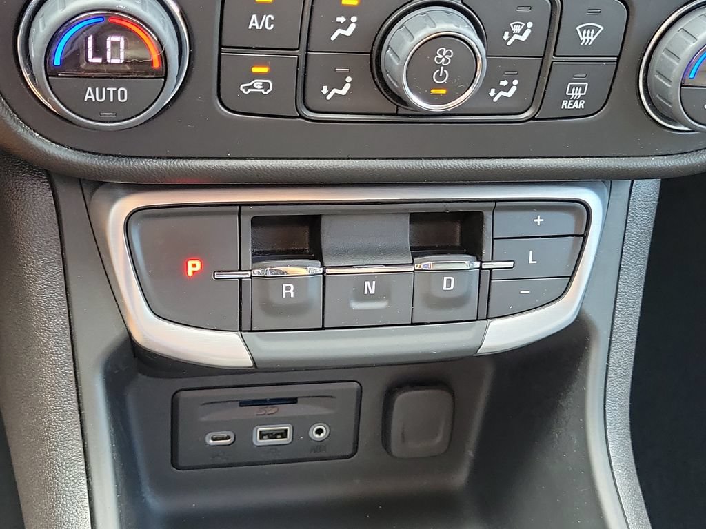 Used 2024 GMC Terrain SLT FWD image 30