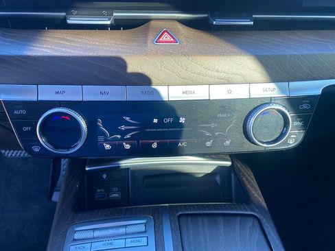 Used 2022 Genesis G80 2.5T w/ Prestige Package image 38