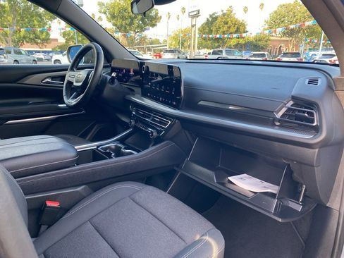 Used 2025 Chevrolet Traverse LT image 22