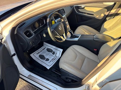 Used 2017 Volvo S60 T5 Inscription w/ Convenience Package image 10