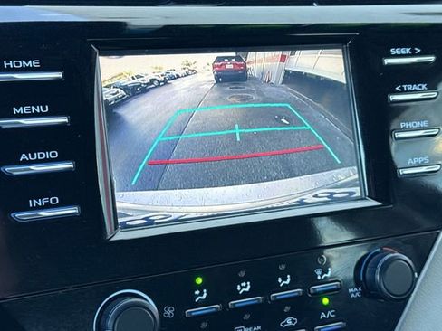 Certified 2018 Toyota Camry LE image 21