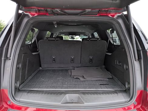 Certified 2022 Chevrolet Suburban LT w/ Luxury Package RWD image 12