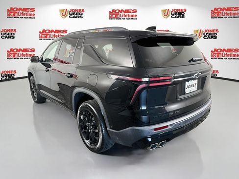 Used 2024 Chevrolet Traverse LT w/ Enhanced Driving Package AWD/4WD image 2
