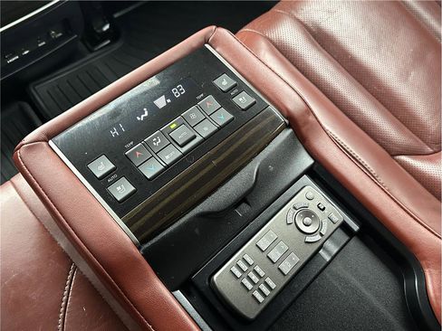 Used 2017 Lexus LX 570 4WD image 28