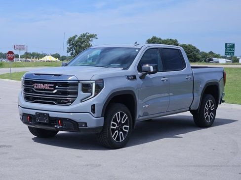 Used 2024 GMC Sierra 1500 AT4 w/ Technology Package AWD/4WD image 3