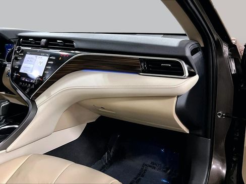Certified 2018 Toyota Camry XLE w/ Audio Package FWD image 19