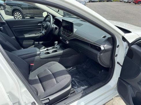 Used 2025 Nissan Altima 2.5 SV w/ SV Premium Package FWD image 16