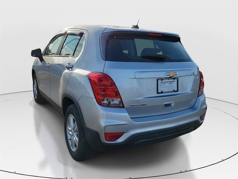 Used 2018 Chevrolet Trax LS image 3