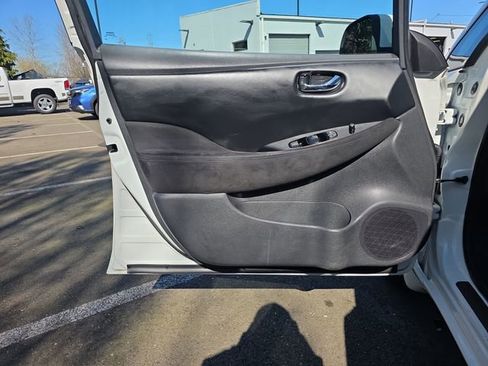 Used 2016 Nissan Leaf SV FWD image 15