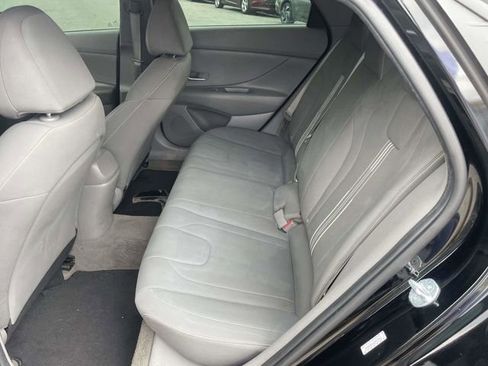 Used 2023 Hyundai Elantra SEL FWD image 8