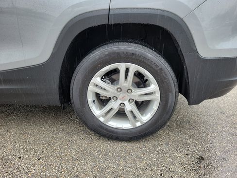 Used 2023 GMC Terrain SLE w/ Driver Convenience Package image 9