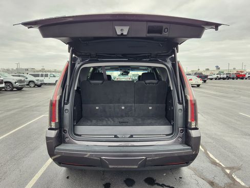 Used 2015 Cadillac Escalade Luxury image 10