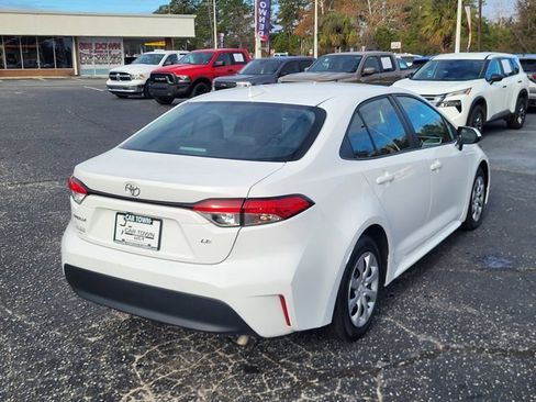 Used 2023 Toyota Corolla LE image 2