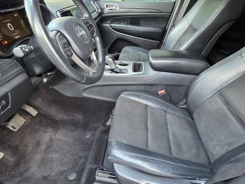 Used 2019 Jeep Grand Cherokee Altitude RWD image 6