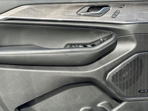 Used 2024 Jeep Grand Cherokee L Overland w/ Luxury Tech Group IV image 13