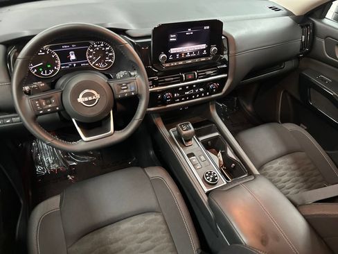 Used 2025 Nissan Pathfinder SV AWD/4WD image 13