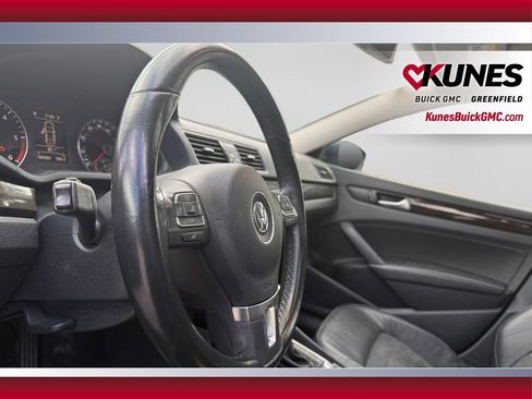 Used 2015 Volkswagen Passat TDI SEL Premium FWD image 17