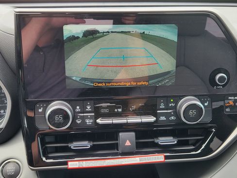 New 2026 Toyota Highlander XLE AWD/4WD image 17