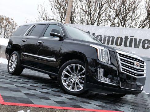 Used 2020 Cadillac Escalade Platinum image 1