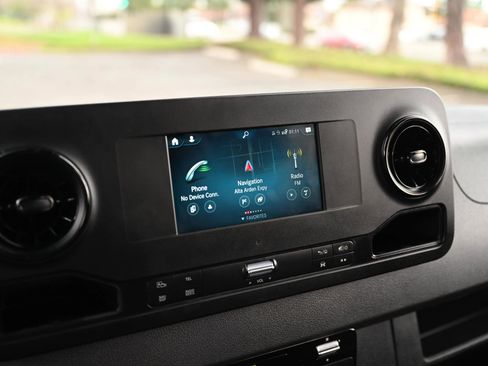 Used 2020 Mercedes-Benz Sprinter 2500 image 28