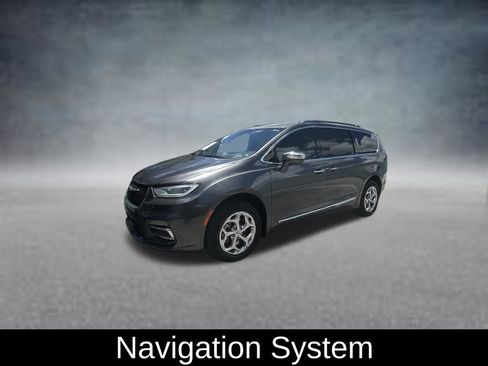 Used 2021 Chrysler Pacifica Limited AWD/4WD image 3