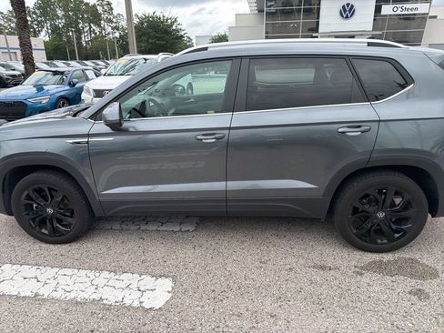 Certified 2023 Volkswagen Taos SE w/ Black Wheel Package FWD image 6
