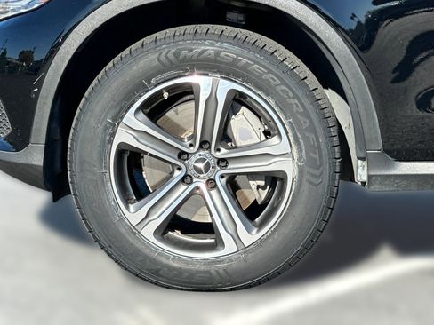 Used 2019 Mercedes-Benz GLC 300 4MATIC image 11