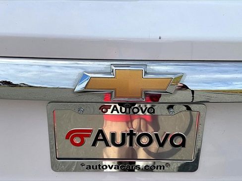 Used 2021 Chevrolet Traverse LT image 32