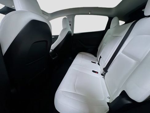 Used 2024 Tesla Model Y Long Range AWD/4WD image 25