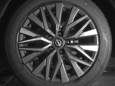 Used 2025 Nissan Altima 2.5 SV image 14