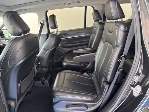 Used 2023 Jeep Grand Cherokee L Limited AWD/4WD image 14