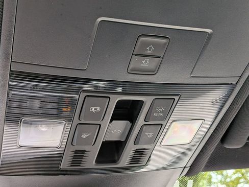 Used 2024 Volkswagen Tiguan SE R-Line image 22