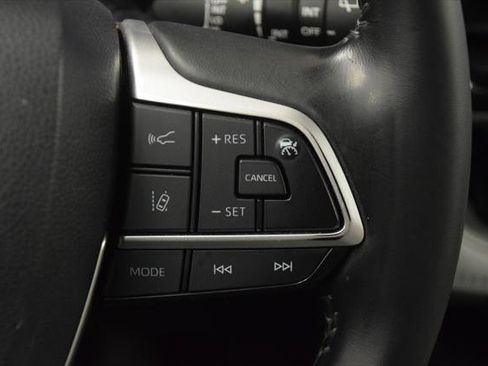 Certified 2023 Toyota Highlander XLE image 28