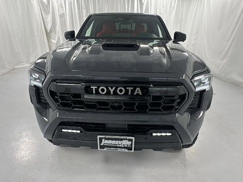 Used 2025 Toyota Tacoma TRD Sport image 8
