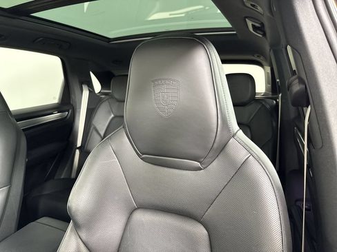 Certified 2023 Porsche Cayenne Platinum Edition AWD/4WD image 41