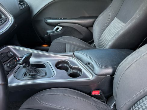Used 2015 Dodge Challenger SXT RWD image 20