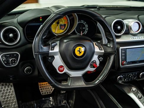Used 2016 Ferrari California T image 38