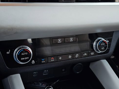 Used 2024 Mitsubishi Outlander SEL image 36