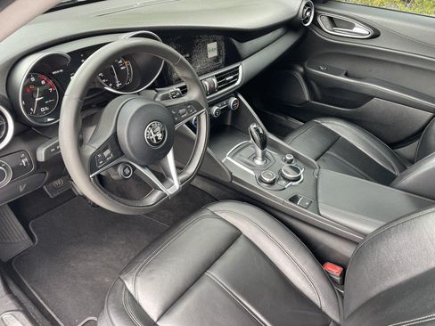 Used 2017 Alfa Romeo Giulia RWD image 10