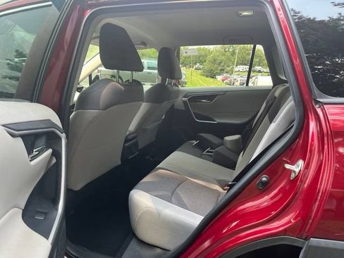 Used 2020 Toyota RAV4 XLE FWD image 11