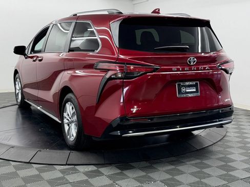 Used 2026 Toyota Sienna Limited FWD image 12