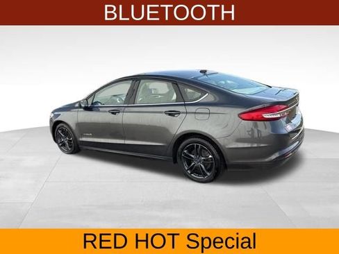 Used 2018 Ford Fusion SE image 4