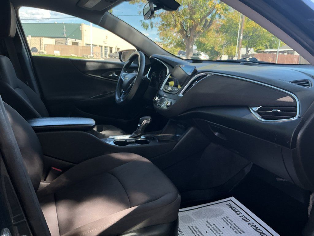 Used 2021 Chevrolet Malibu LT FWD image 31