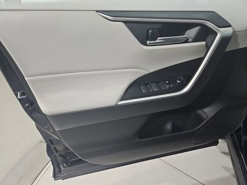 Used 2021 Toyota RAV4 XLE w/ Convenience Package image 10