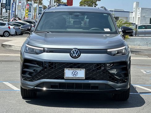 New 2026 Volkswagen Tiguan SE R-Line FWD image 3