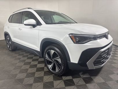 Certified 2025 Volkswagen Taos SE w/ Panoramic Sunroof Package